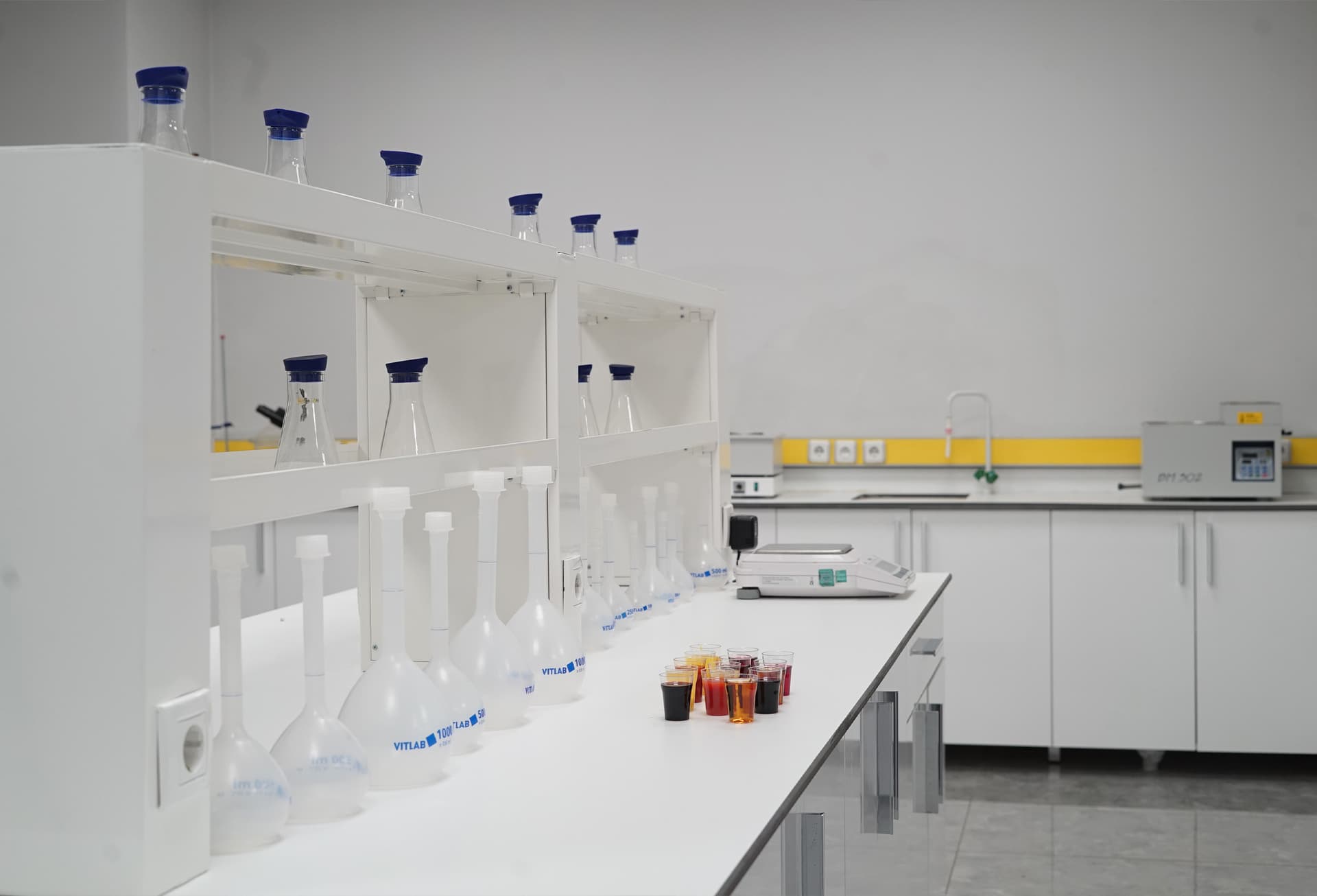 Laboratorium testujące produkty owocowe